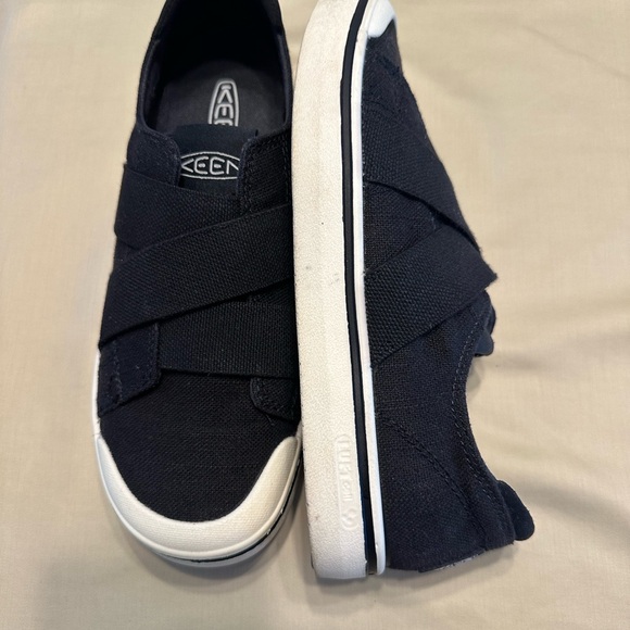 Keen Black Elsa Gore Slip-On Sneakers - Picture 2 of 5